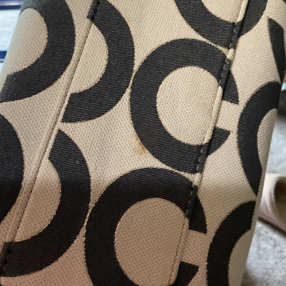 Coach Stylish Black and Cream Tote Bag - Picture 8 of 11
